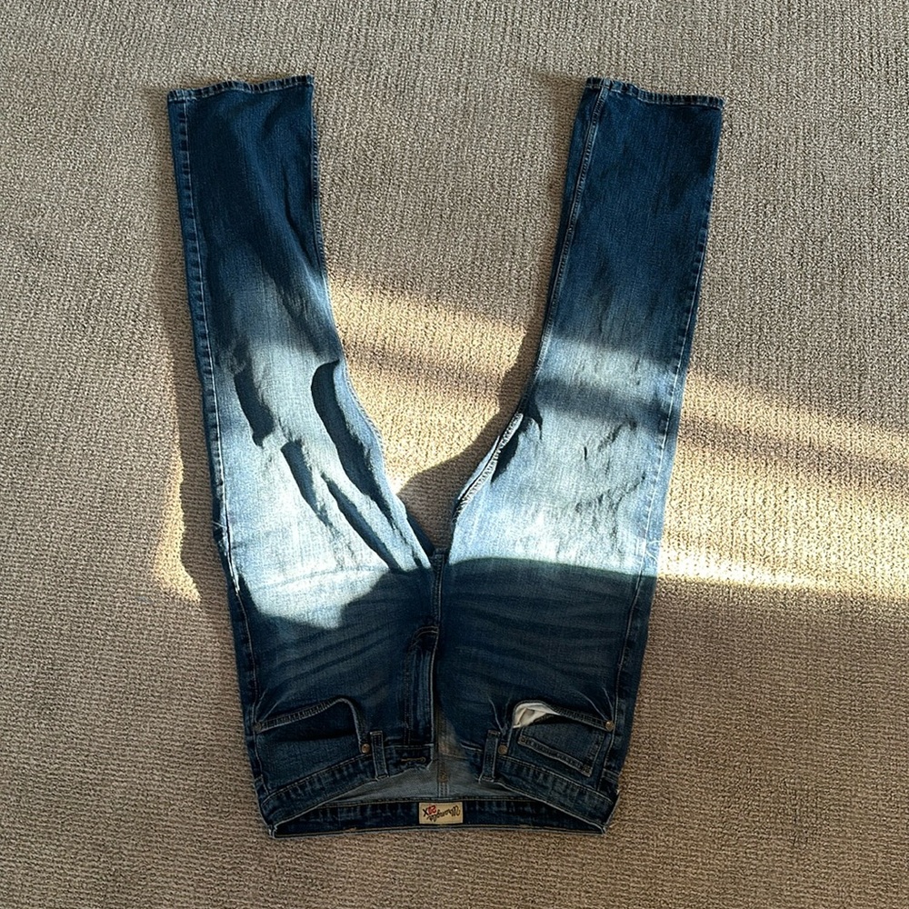 Men’s Wrangler 20x jeans.